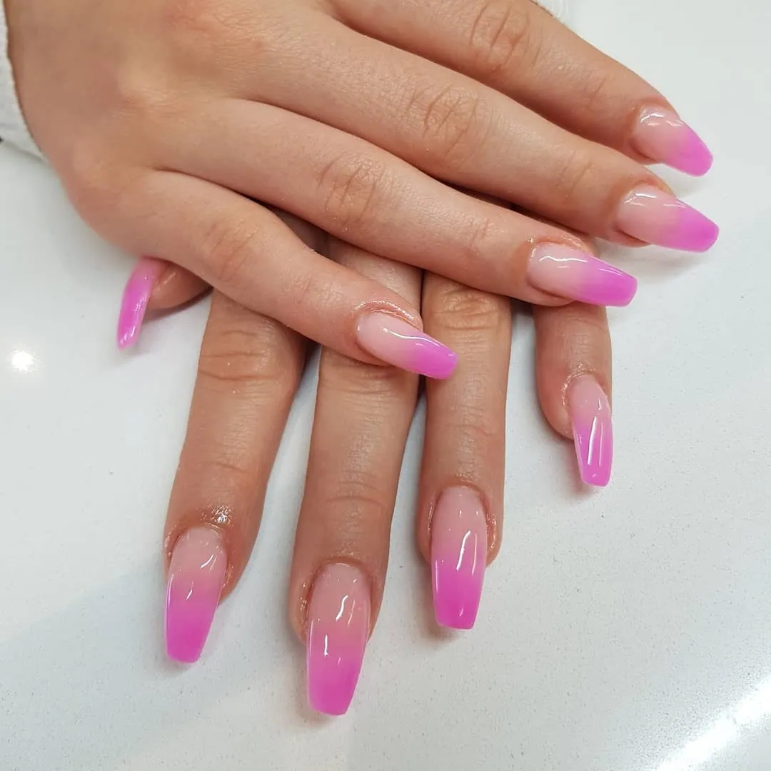 Pinke Ombré-Nägel von Sunny Nails